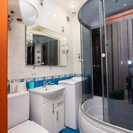 Comfortable Apartments On Hrushevskogo Street Near 16 City Hospital Dnepropetrovsk Exterior foto